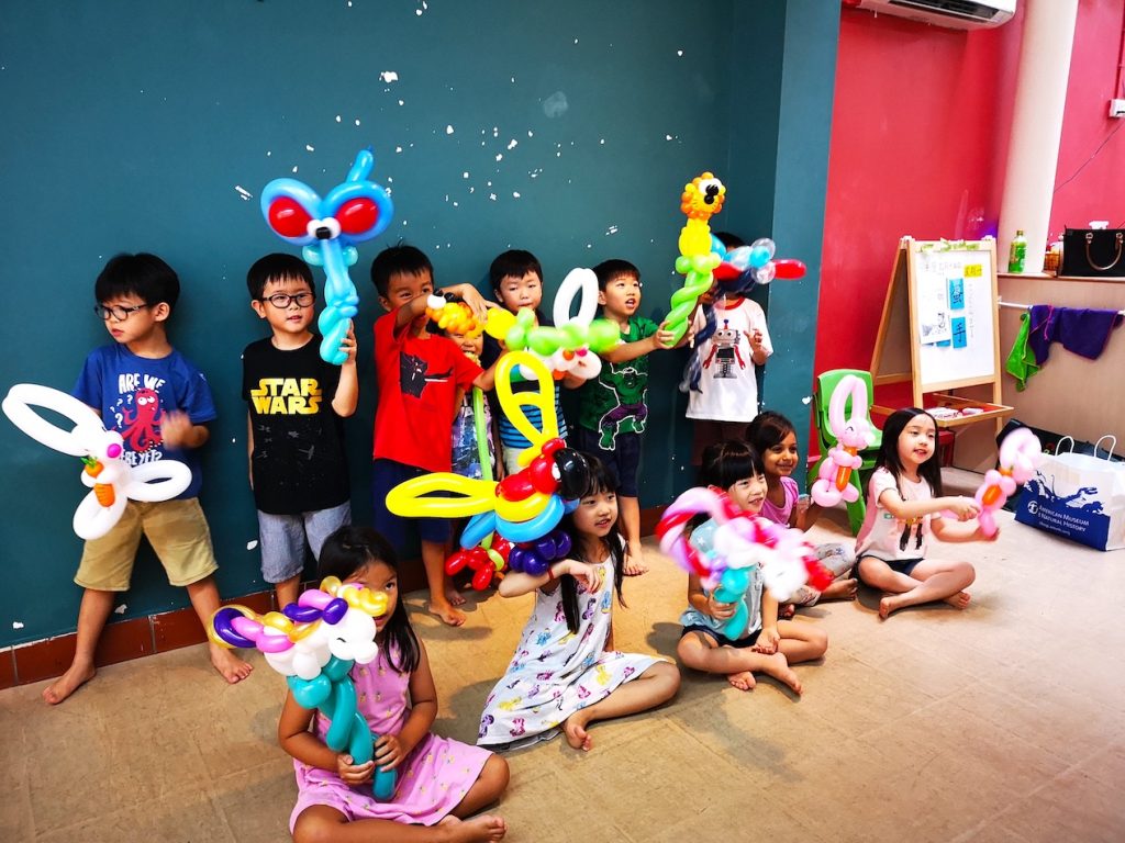 Balloon Sculpting 5