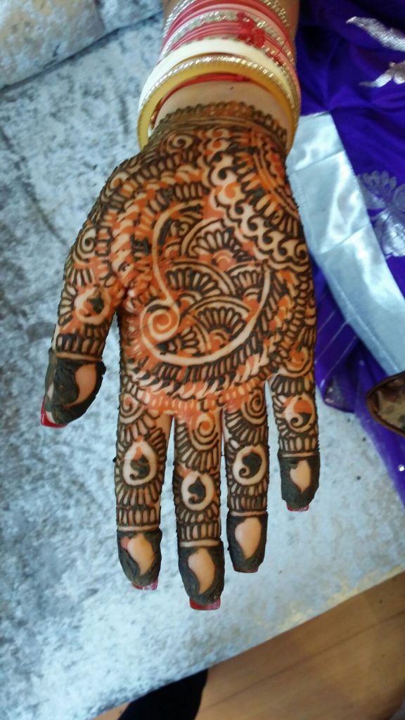 Henna Artist 2