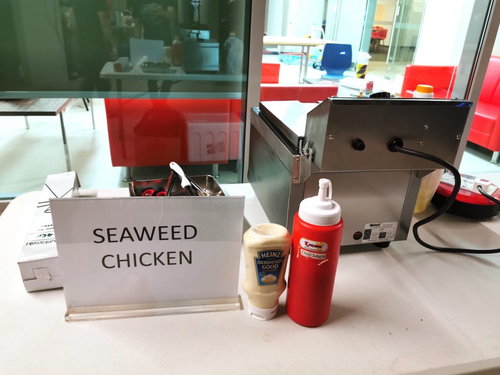 Seaweed Chicken Live Station