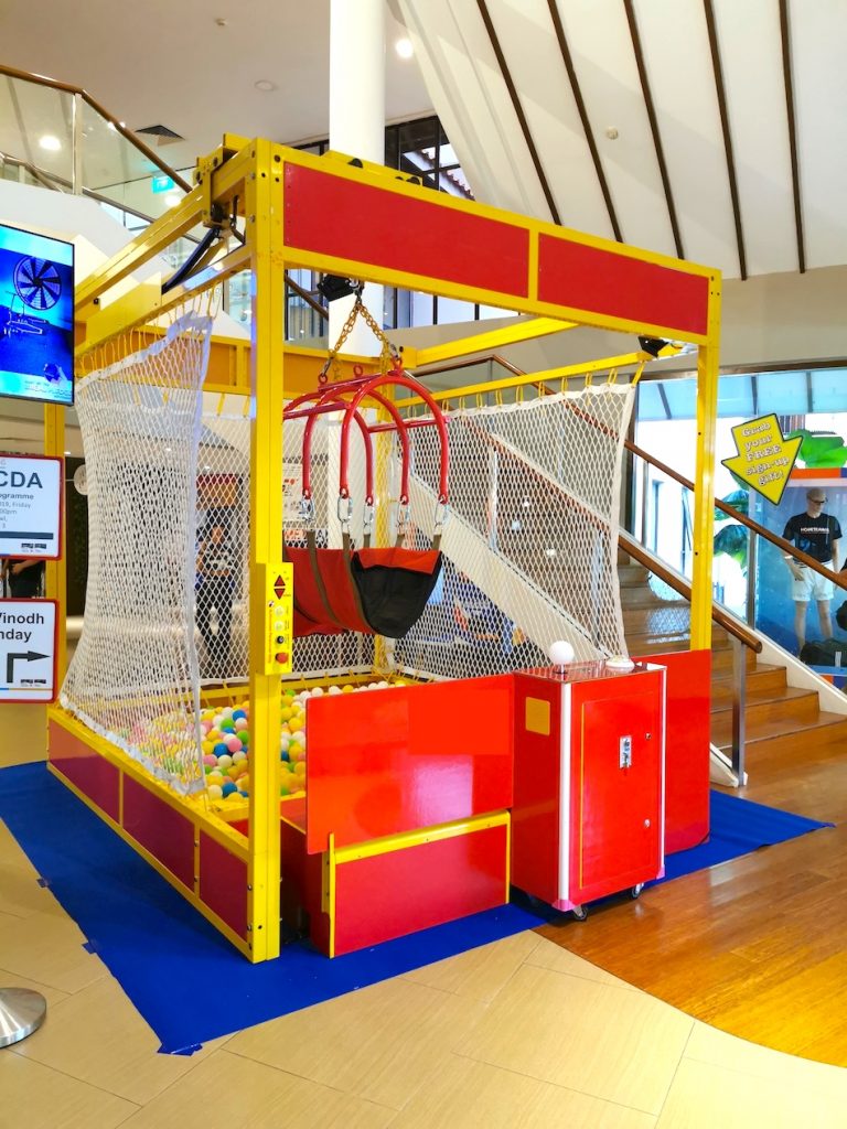 Human Claw Machine