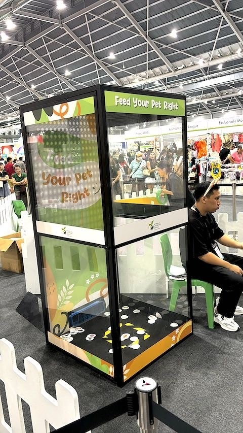 Arcade Games Singapore: The Ultimate Rental Guide for 2026 Events 9 Custom arcade game booth at pet expo event Singapore