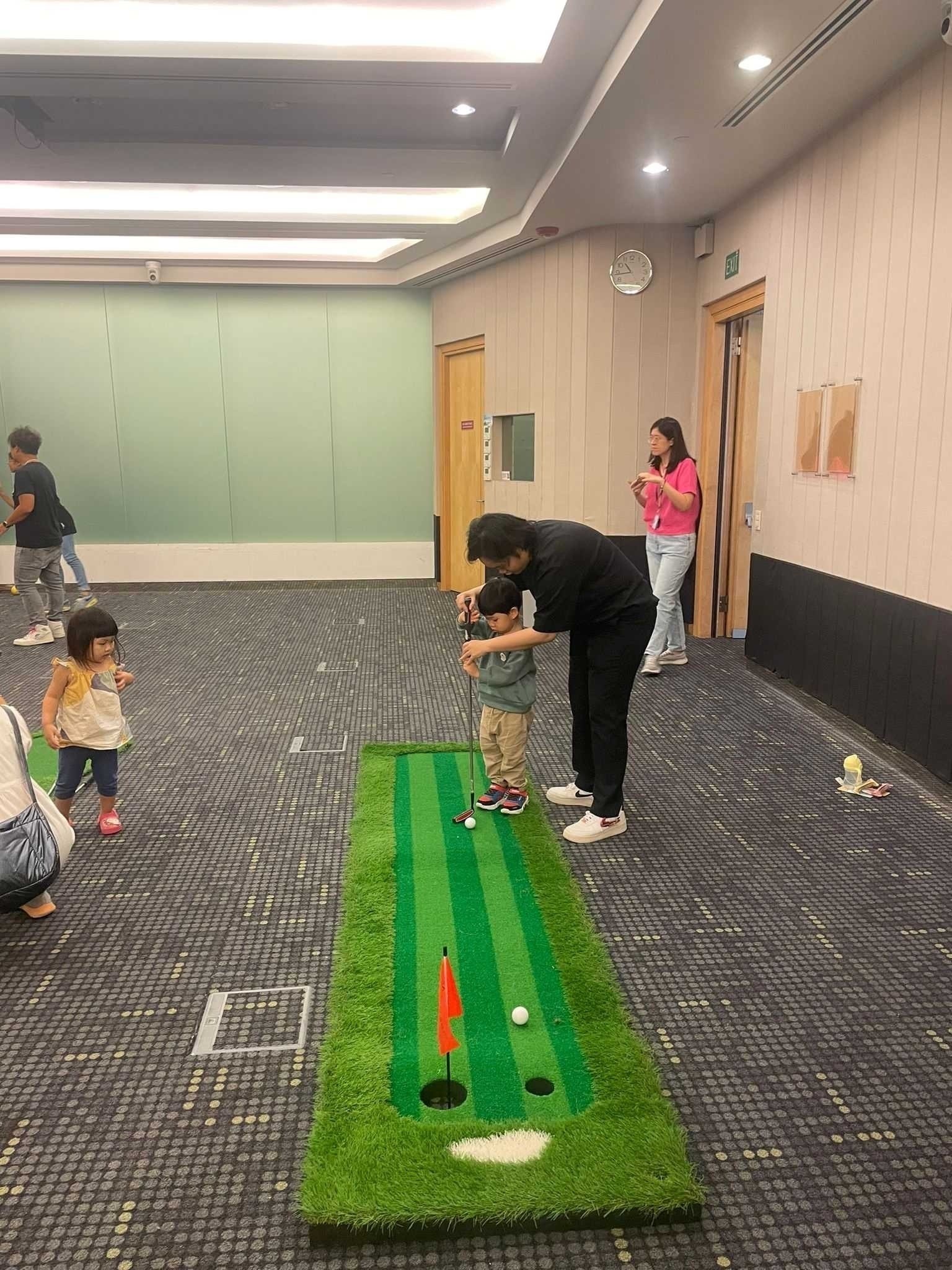 Carnival Games Singapore for Wedding Receptions: A Complete Booth Selection Guide 10 Mini golf putting game rental for kids family event Singapore