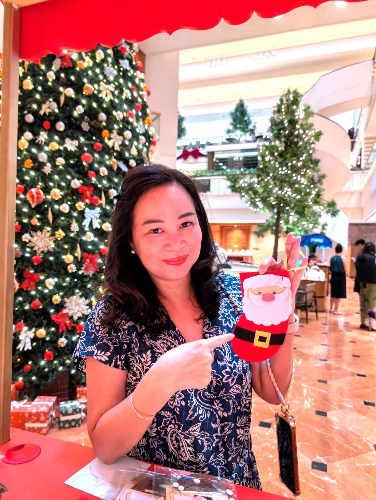 Christmas Santa craft fringe activity at Singapore mall event