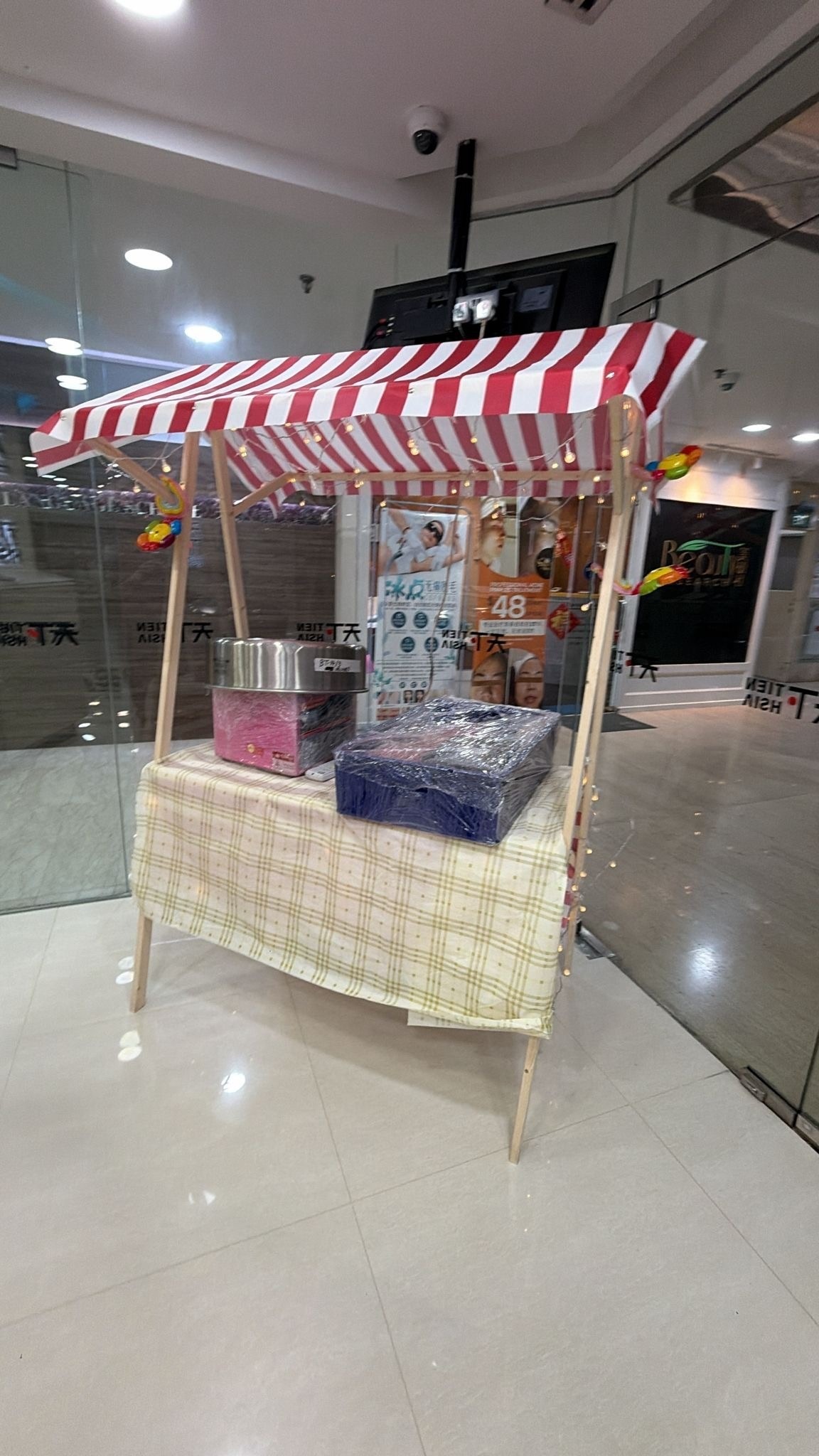 10 Live Food Stations in Singapore That Wow Every Guest 6 Cotton candy live food station carnival stall rental in Singapore