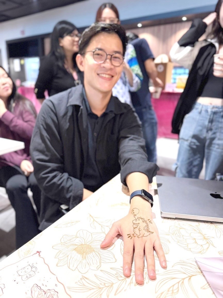 Henna tattoo art fringe activity for corporate event in Singapore