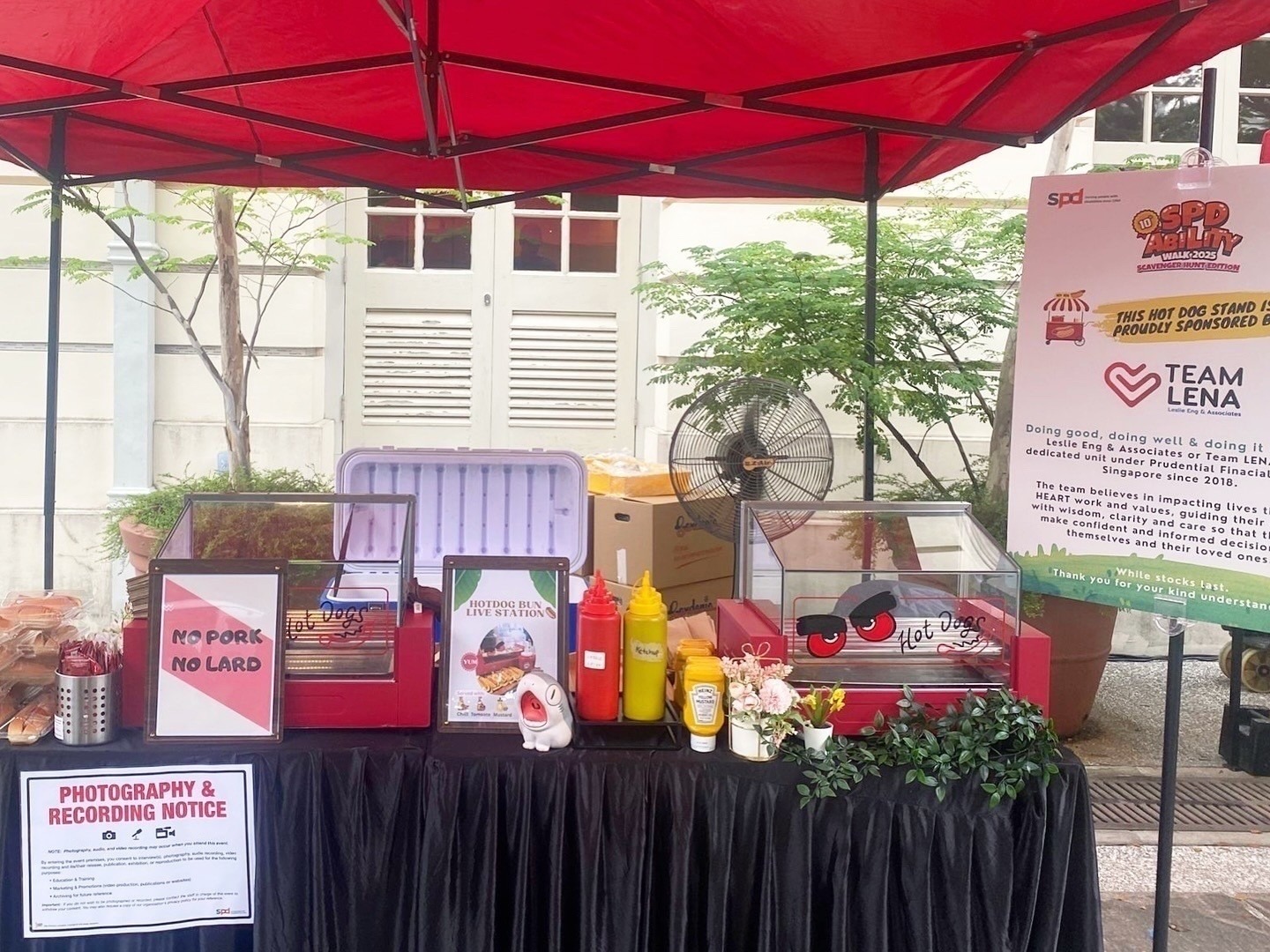 10 Live Food Stations in Singapore That Wow Every Guest 5 Hotdog bun live food station at charity event in Singapore