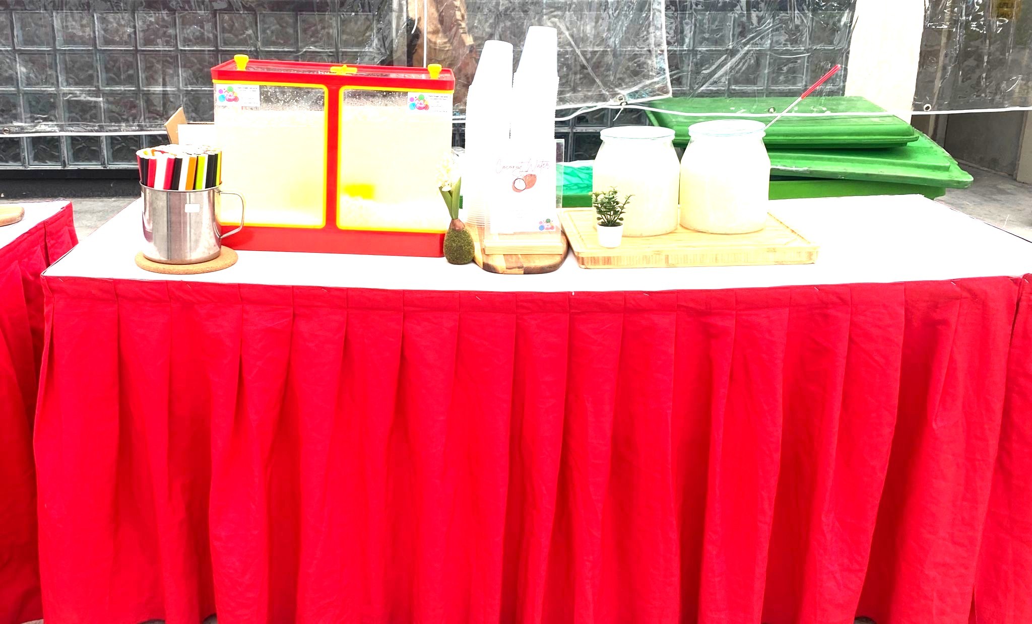 10 Live Food Stations in Singapore That Wow Every Guest 9 Live food station with slushie drink dispenser for event rental in Singapore