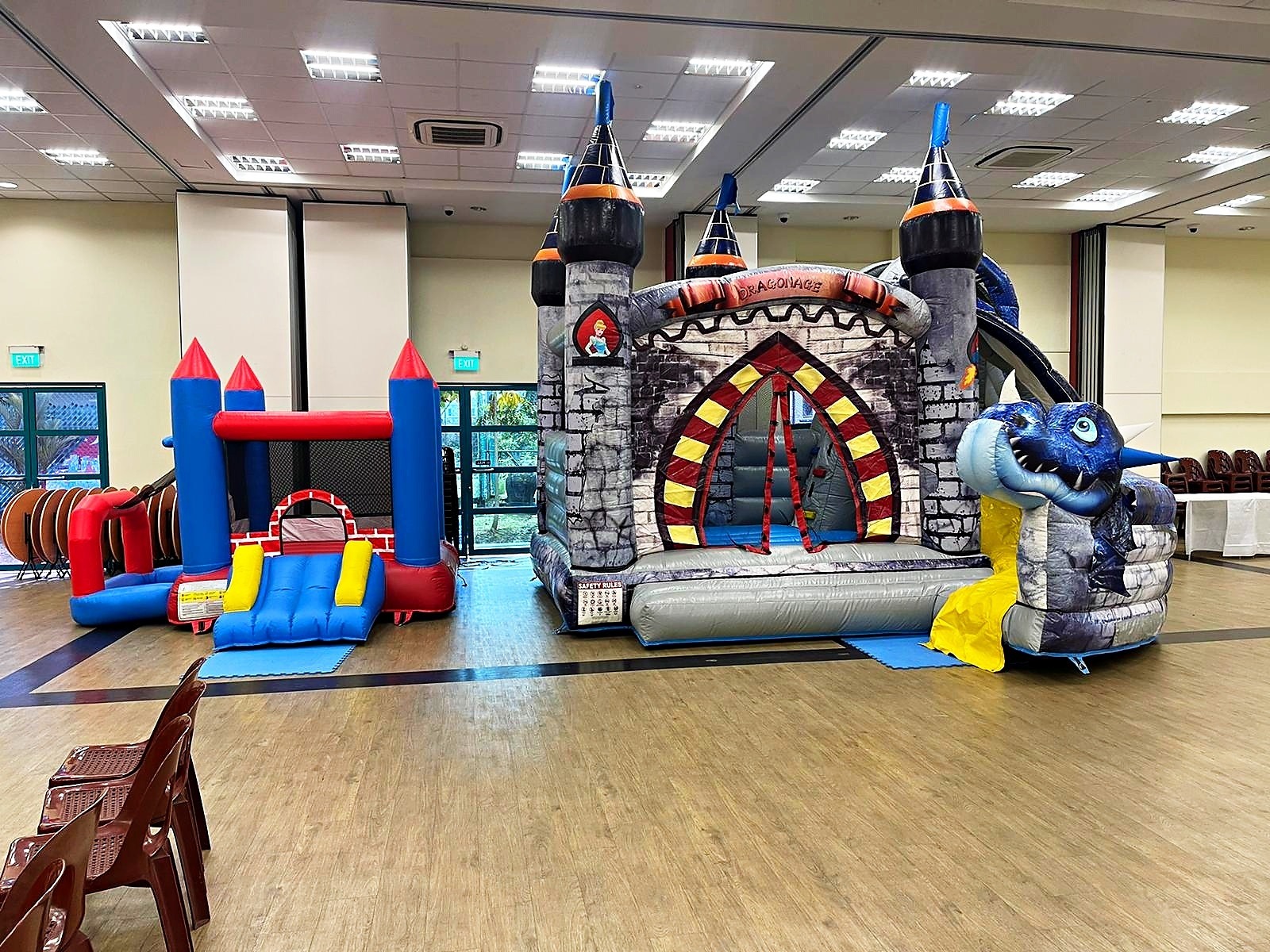 Bouncy Castle Rental: 6 Smart Ways to Choose for Your Event 2 Dragon themed and compact bouncy castles inside an event hall