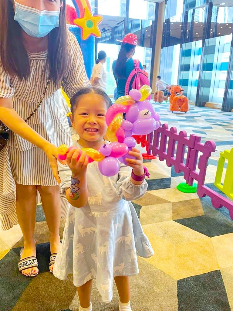 Creative Fringe Activities: 6 Smart Ways to Plan a Personalised Event 10 Child holding colourful balloon creations