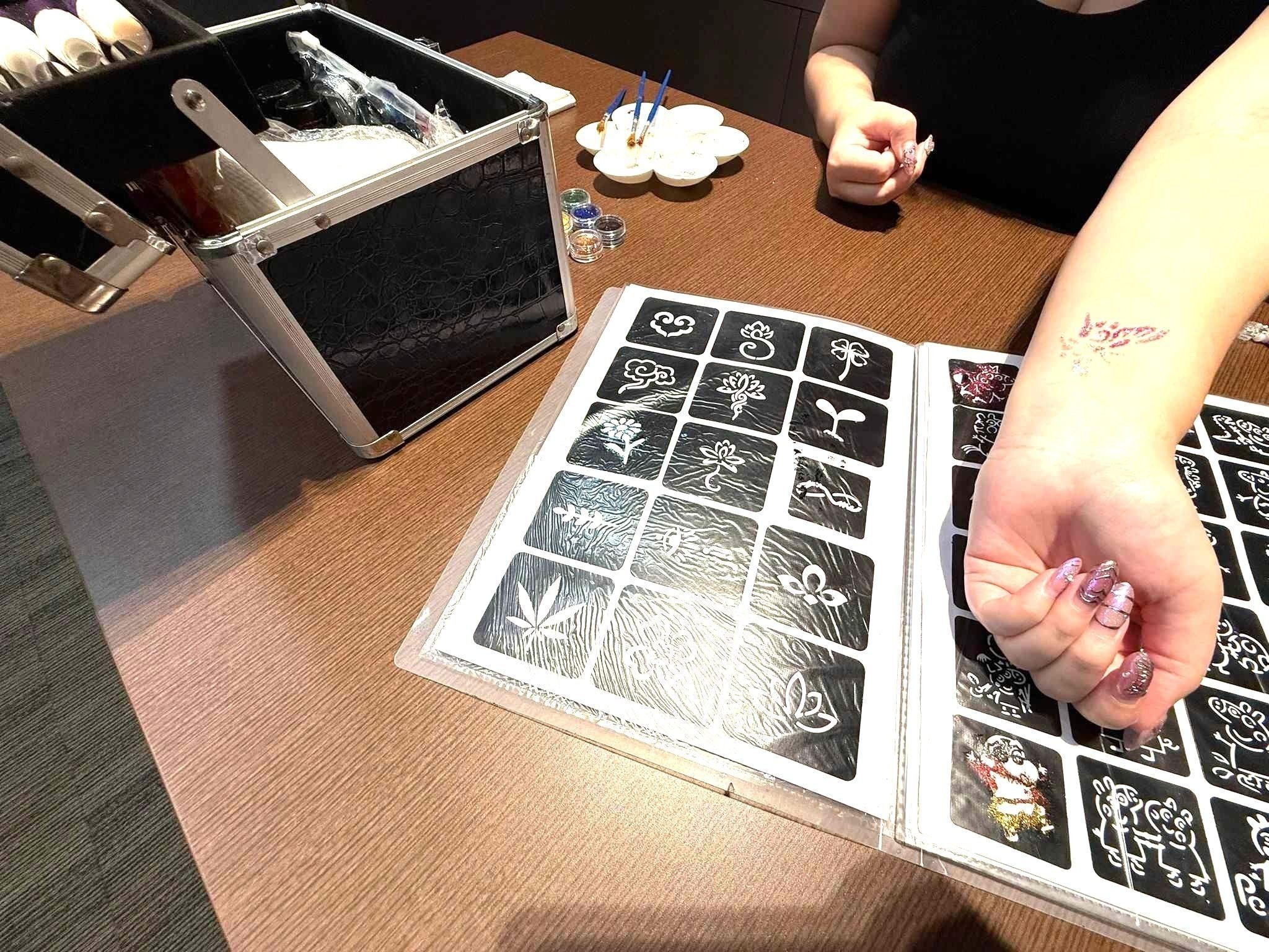 glitter tattoo — Glitter Tattoo