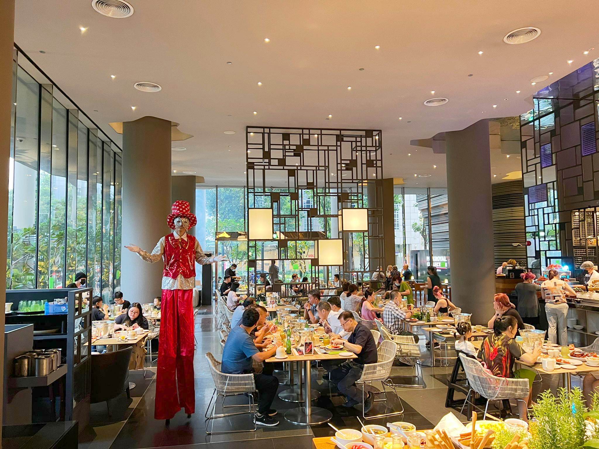 stilt walker — Stilt Walker
